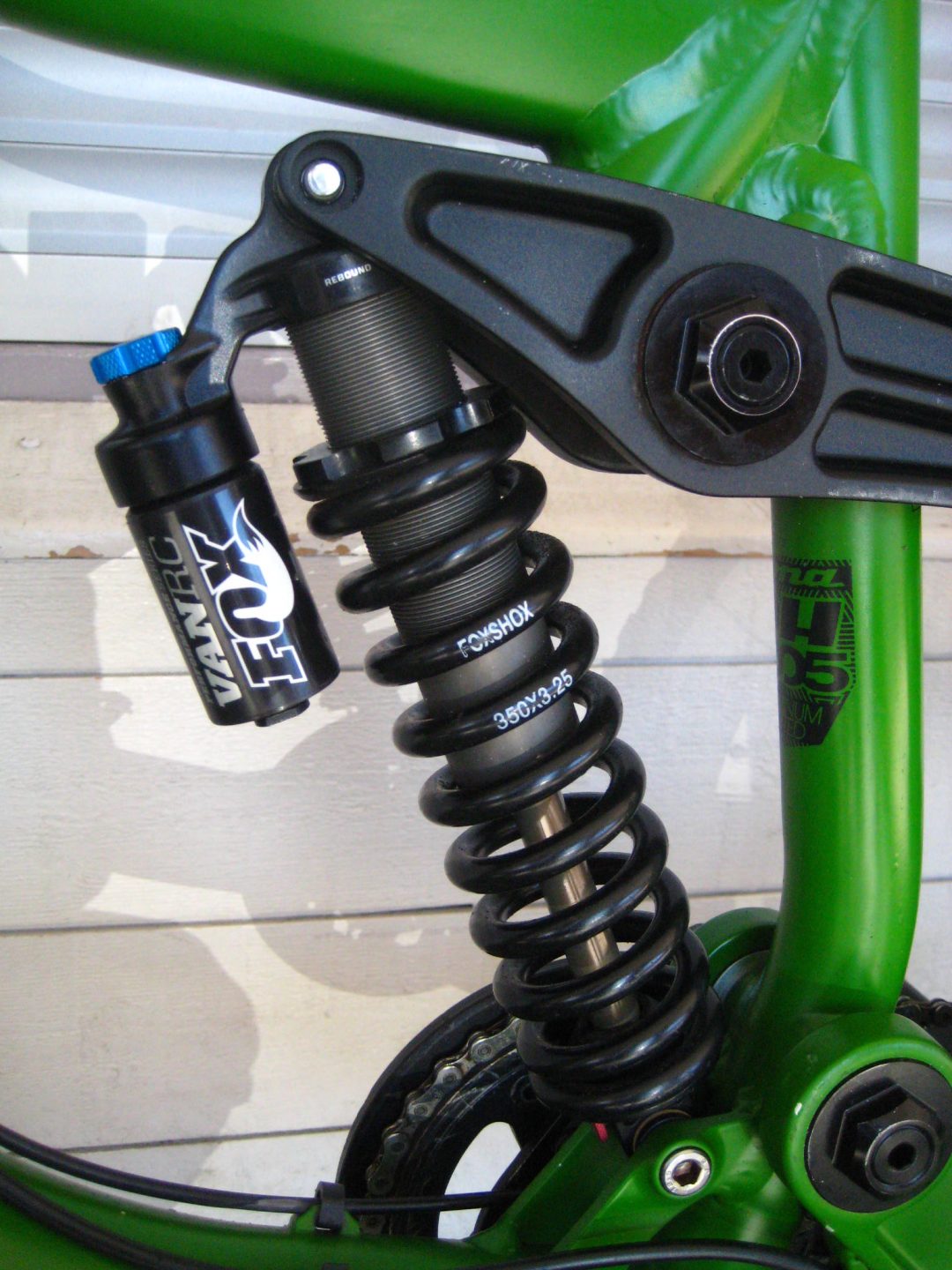 VTT DH Kona Operator 2013