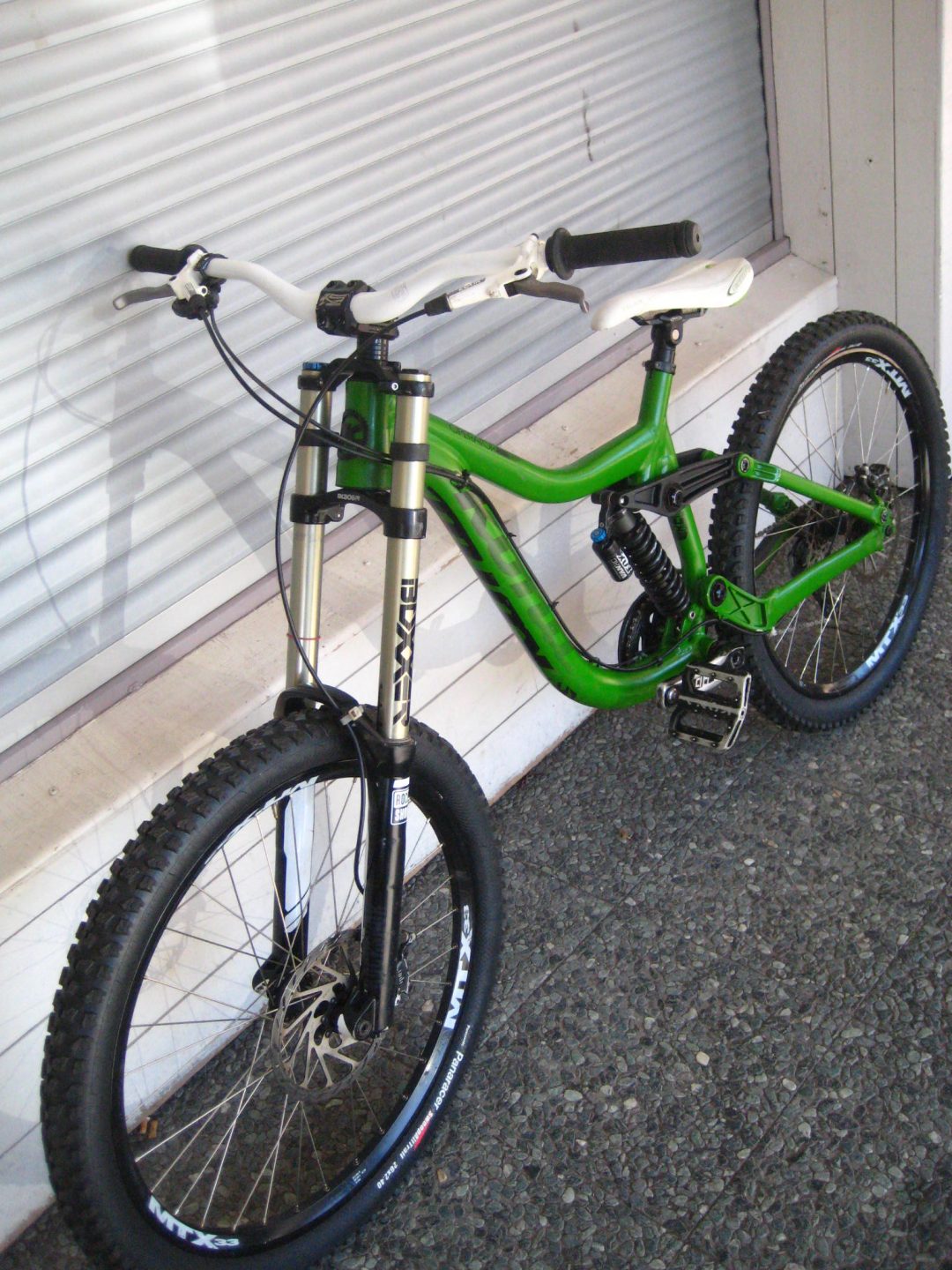 VTT DH Kona Operator 2013