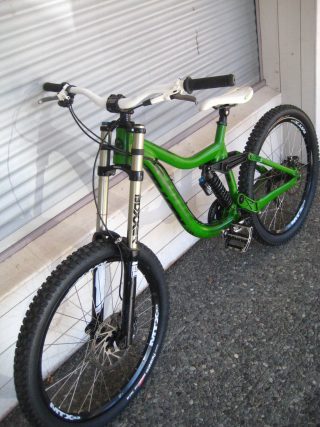 VTT DH Kona Operator 2013