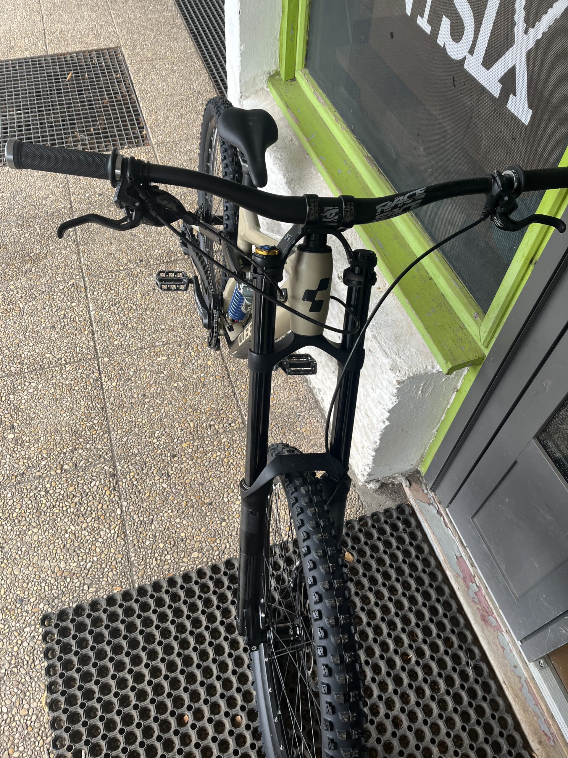 VTT DH Cube Two 15 Pro L Occasion Retré Magasin – Image 5