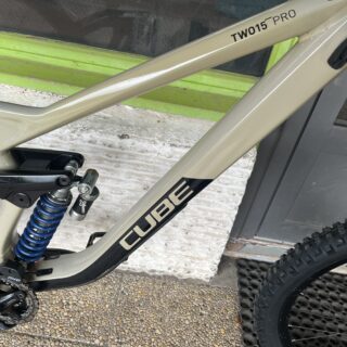 VTT DH Cube Two 15 Pro XL Occasion Retré Magasin – Image 3