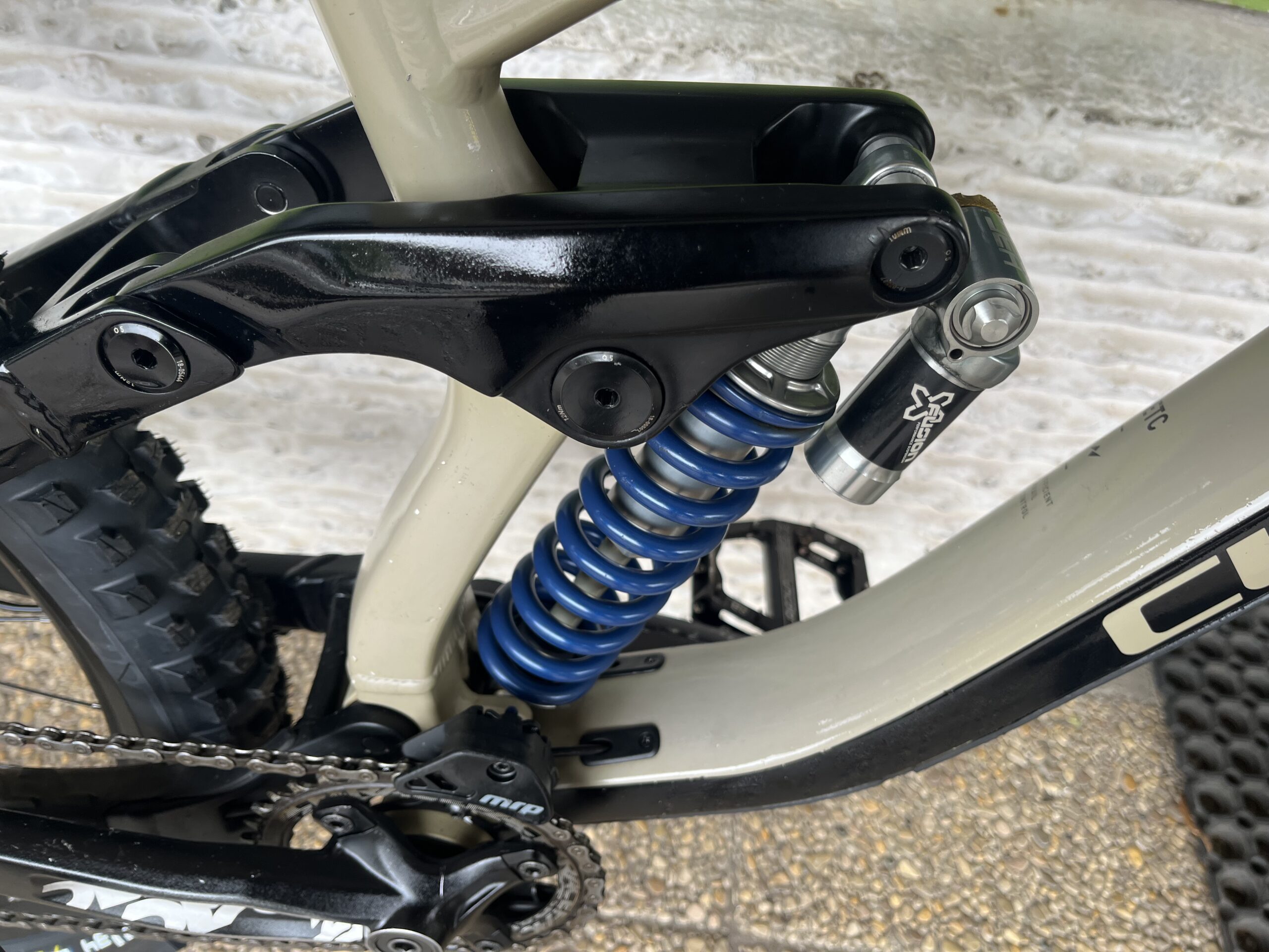 VTT DH Cube Two 15 Pro L Occasion Retré Magasin – Image 8